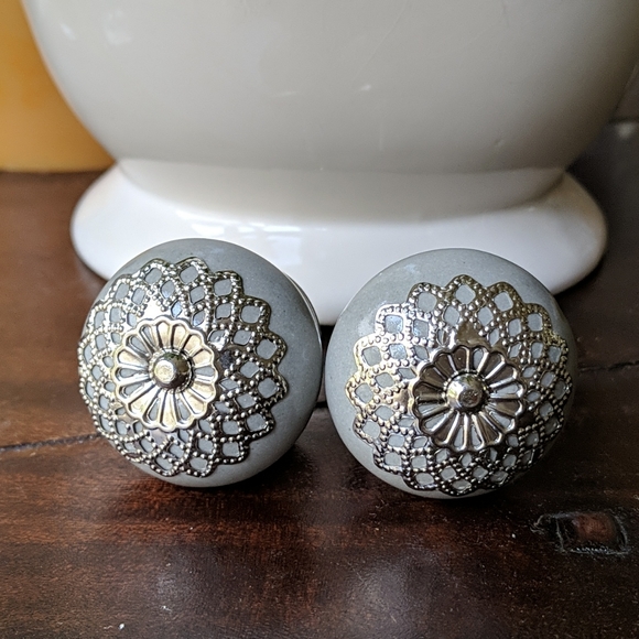 Beautiful ceramic & metal knobs (set of 2) - Picture 1 of 4